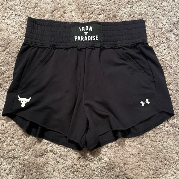 Under Armor Women’s black shorts - Picture 8 of 9